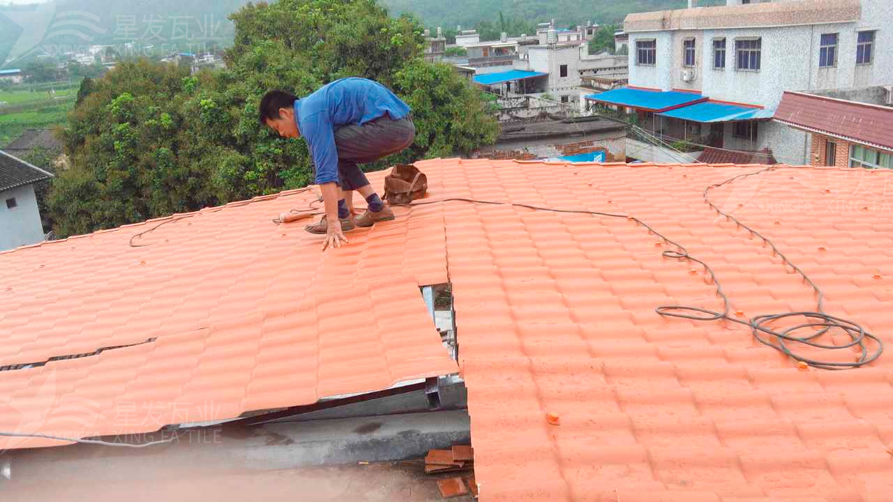 重庆屋顶铺设安装合成树脂瓦时，牢牢记住这3点，就不怕屋顶出问题！