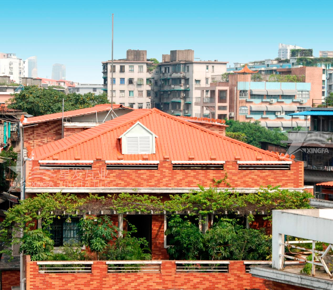 重庆让农村老旧房屋顶“换个新装”—合成树脂瓦成为新宠